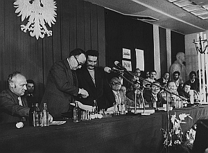 Na zdjęciu: Podpisanie Porozumienia Gdańskiego. Lech Wałęsa i Mieczysław Jagielski. 31 sierpnia 1980 r. - fot. Trybek PAP/CAF Porozumienia Sierpniowe