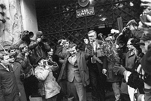 Na zdjęciu: Lech Wałęsa przed Sądem Najwyższym w Warszawie. Fot. J. Morek PAP NSZZ Solidar