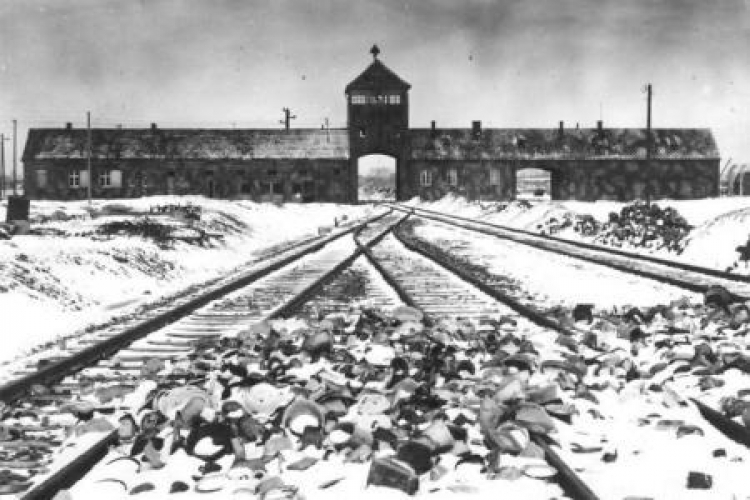 „Brama Śmierci” w obozie Birkenau. Luty/marzec 1945 r. Fot. S. Mucha. Państwowe Muzeum Auschwitz-Birkenau „Brama Śmierci” w obozie Birkenau. Luty/marzec 1945 r. Fot. S. Mucha. Państwowe Muzeum Auschwitz-Birkenau