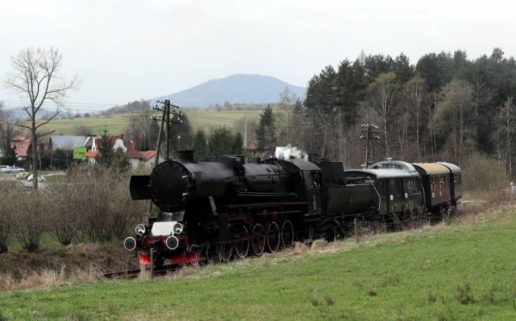 Inauguracyjny przejazd pociągiem retro na trasie Chabówka - Kasina Wielka – Mszana Dolna. Fot. PAP/G. Momot Inauguracyjny przejazd pociągiem retro na trasie Chabówka - Kasina Wielka – Mszana Dolna. Fot. PAP/G. Momot