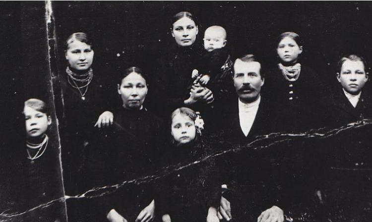 Rodzina Szwedów (przezwisko "Dziki") z Woli Ostrowieckiej. Źródło: IPN Rodzina Szwedów (przezwisko "Dziki") z Woli Ostrowieckiej. Źródło: IPN