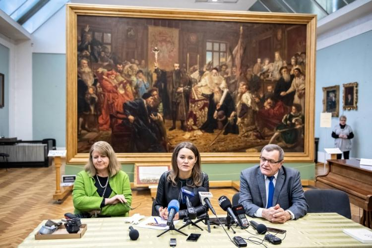 Lublin, 10.01.2019. Zastępca Dyrektora ds. Zbiorów i Konserwacji mgr Jolanta Żuk-Orysiak (L), dyrektor Muzeum Lubelskiego dr Katarzyna Mieczkowska (C) i zastępca dyrektora ds. Administracyjnych mgr inż. Ryszard Kuźniar (P) podczas konferencji prasowej nt. planów instytucji na rok 2019 oraz podsumowania 2018 r. Fot. PAP/W. Pacewicz Lublin, 10.01.2019. Zastępca Dyrektora ds. Zbiorów i Konserwacji mgr Jolanta Żuk-Orysiak (L), dyrektor Muzeum Lubelskiego dr Katarzyna Mieczkowska (C) i zastępca dyrektora ds. Administracyjnych mgr inż. Ryszard Kuźniar (P) podczas konferencji prasowej nt. planów instytucji na rok 2019 oraz podsumowania 2018 r. Fot. PAP/W. Pacewicz