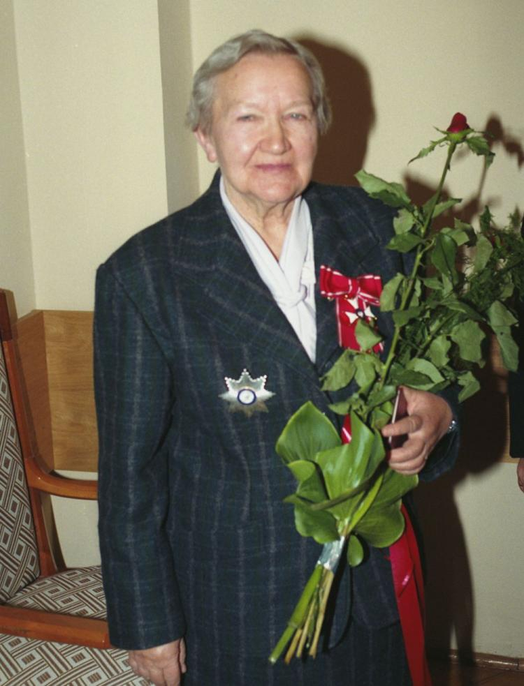 Uroczystość wręczenia gen. E. Zawackiej Krzyża Komandorskiego z Gwiazdą Orderu Odrodzenia Polski. Warszawa 01.12.1993. PAP/J. Mazur Uroczystość wręczenia gen. E. Zawackiej Krzyża Komandorskiego z Gwiazdą Orderu Odrodzenia Polski. Warszawa 01.12.1993. PAP/J. Mazur