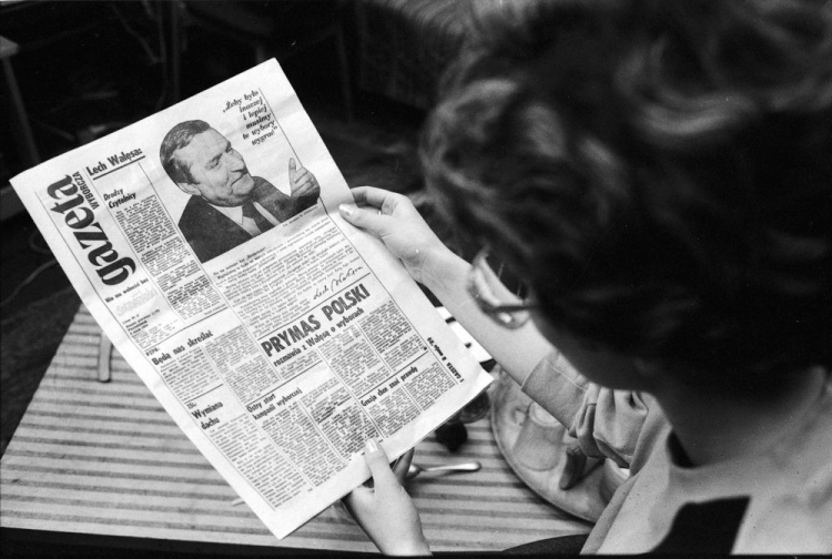 Pierwszy numer Gazety Wyborczej. Fot. PAP/W. Rozmysłowicz Pierwszy numer Gazety Wyborczej. Fot. PAP/W. Rozmysłowicz