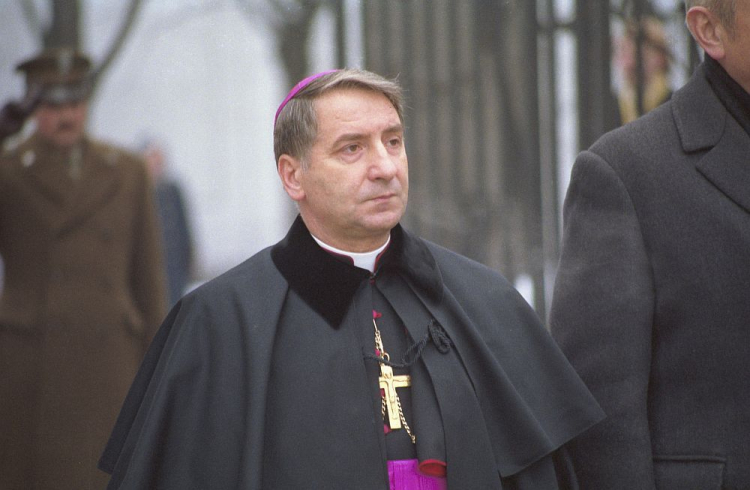 Złożenie listów uwierzytelniających przez nuncjusza apostolskiego bp. Józefa Kowalczyka. Warszawa, 06.12.1989. Fot. PAP/PAI/G. Rogiński Złożenie listów uwierzytelniających przez nuncjusza apostolskiego bp. Józefa Kowalczyka. Warszawa, 06.12.1989. Fot. PAP/PAI/G. Rogiński