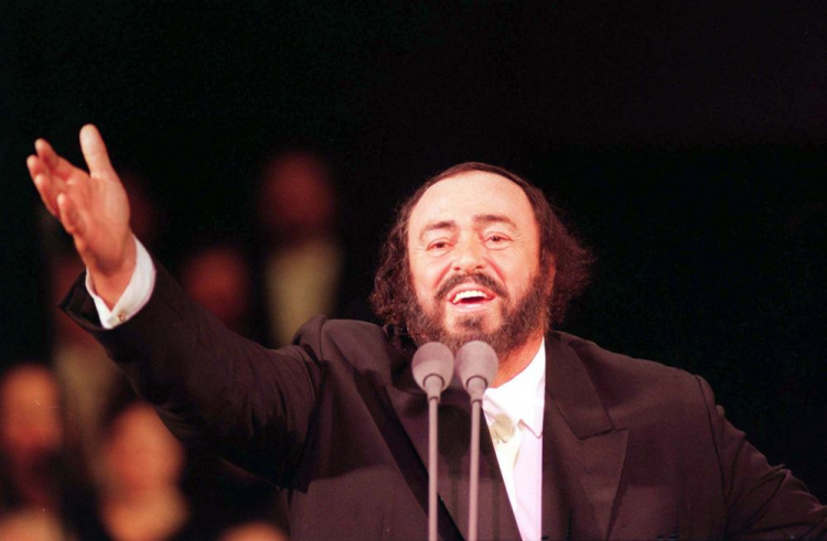 Warszawa, 4.10.1995. Koncert Luciano Pavarottiego w Sali Kongresowej PKiN. Fot. PAP/P. Kopczyński Warszawa, 4.10.1995. Koncert Luciano Pavarottiego w Sali Kongresowej PKiN. Fot. PAP/P. Kopczyński