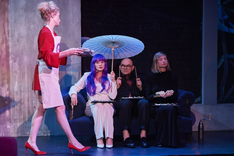 Aktorki Justyna Bartoszewicz (L), Katarzyna Kaźmierczak (2L) i Magdalena Boć (P) oraz aktor Robert Ninkiewicz (2P) podczas próby medialnej na scenie Stara Apteka w Teatrze Wybrzeże w Gdańsku. Fot. PAP/A. Warżawa Aktorki Justyna Bartoszewicz (L), Katarzyna Kaźmierczak (2L) i Magdalena Boć (P) oraz aktor Robert Ninkiewicz (2P) podczas próby medialnej na scenie Stara Apteka w Teatrze Wybrzeże w Gdańsku. Fot. PAP/A. Warżawa