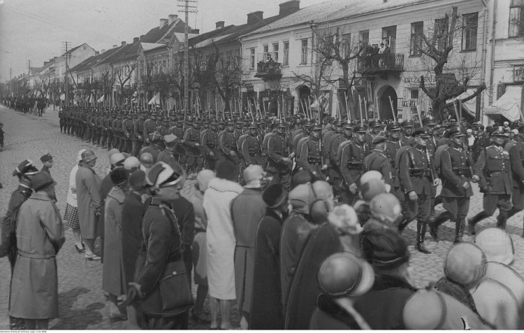 Święto 41 Suwalskiego Pułku Piechoty Józefa Piłsudskiego w Suwałkach. 1928 r. Fot. NAC Święto 41 Suwalskiego Pułku Piechoty Józefa Piłsudskiego w Suwałkach. 1928 r. Fot. NAC