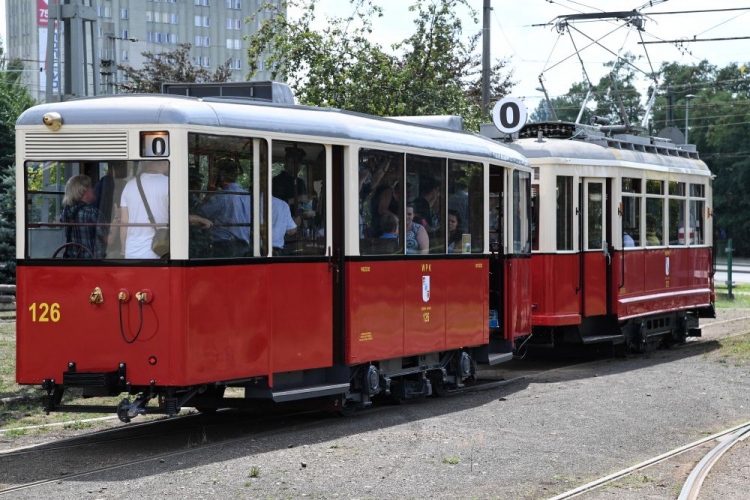 Historyczny wagon doczepny pochodzący z lat 40. XX wieku został zrekonstruowany przez pracowników Miejskiego Przedsiębiorstwa Komunikacyjnego w Krakowie. Fot. PAP/J. Bednarczyk Historyczny wagon doczepny pochodzący z lat 40. XX wieku został zrekonstruowany przez pracowników Miejskiego Przedsiębiorstwa Komunikacyjnego w Krakowie. Fot. PAP/J. Bednarczyk