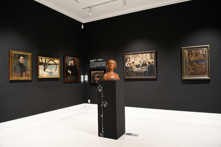 „Szczęśliwa godzina”: Młoda Polska – wystawa w Muzeum Regionalnym w Stalowej Woli. Fot. PAP/D. Delmanowicz „Szczęśliwa godzina”: Młoda Polska – wystawa w Muzeum Regionalnym w Stalowej Woli. Fot. PAP/D. Delmanowicz